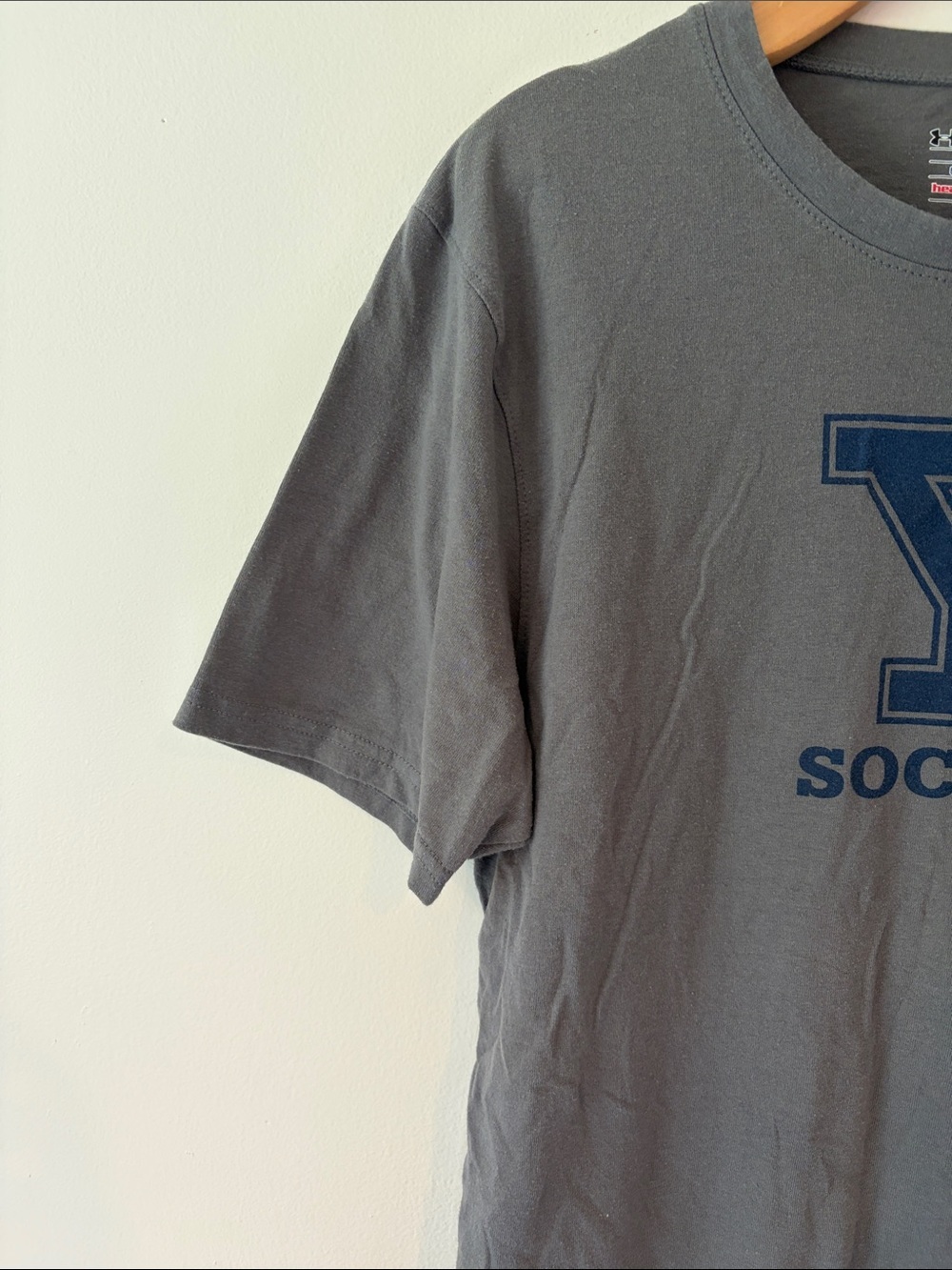 Gray 'Yale Soccer' Graphic Crewneck T-Shirt Size Small - Picture 3 of 5